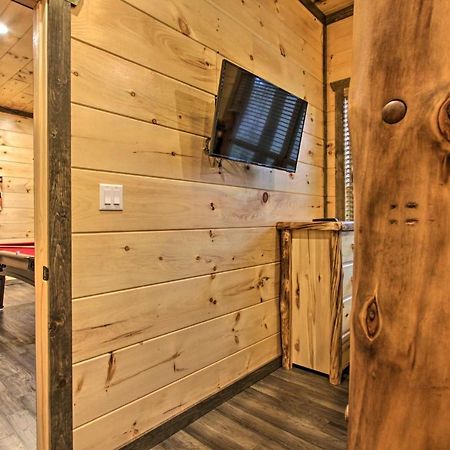 Luxe Cabin With Home Theater Less Than 2 Miles To 蓋特林堡 外观 照片