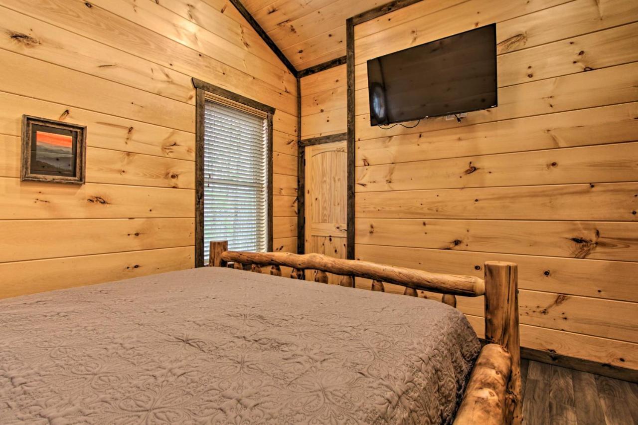 Luxe Cabin With Home Theater Less Than 2 Miles To 蓋特林堡 外观 照片